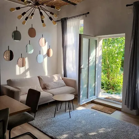 Quiet Oasis In Center *