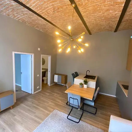 Quiet Oasis In Center *