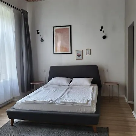 Quiet Oasis In Center Διαμέρισμα