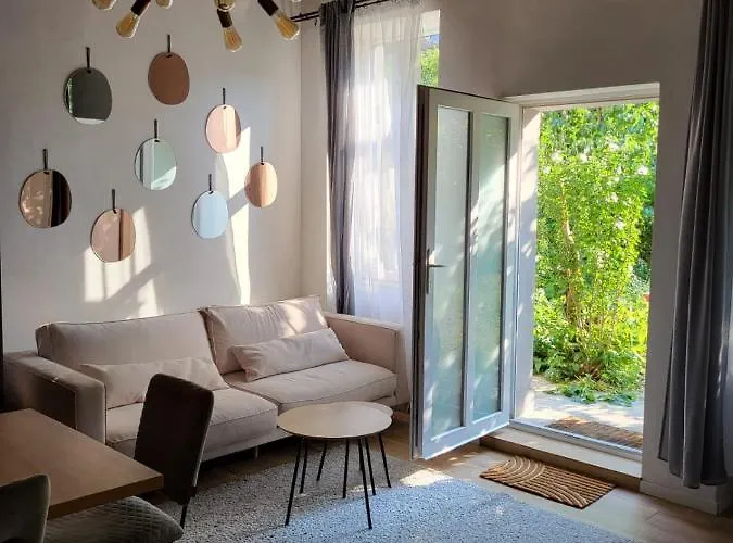 Quiet Oasis In Center *