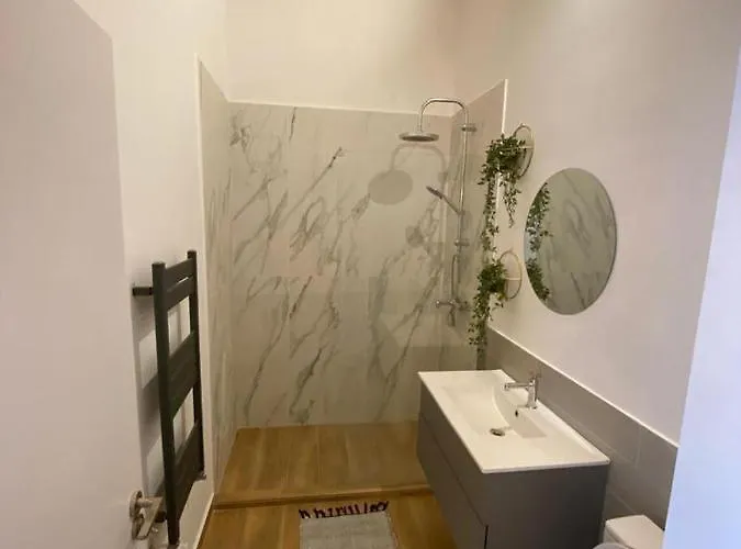 Apartment Quiet Oasis In Center *